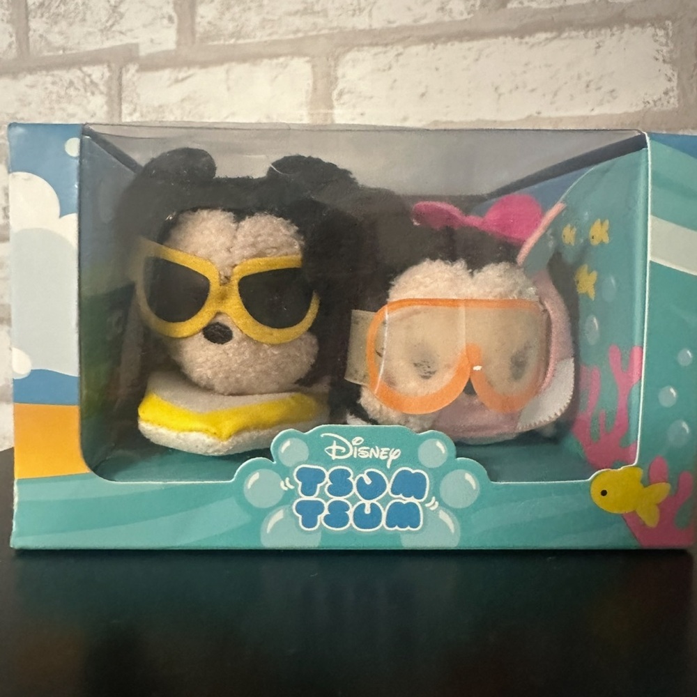 Disney Tsum Tsum Beach Fun Set - Black, Yellow, Pink